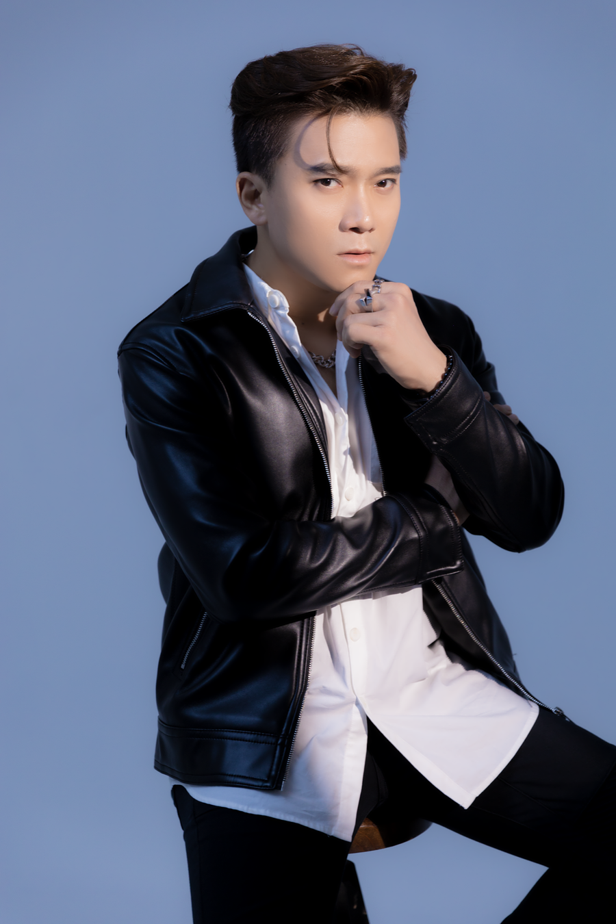 Trước đó, nam ca sĩ cũng từng có nhiều ca khúc làm mưa làm gió tại thị trường âm nhạc Việt. Ảnh: NVCC