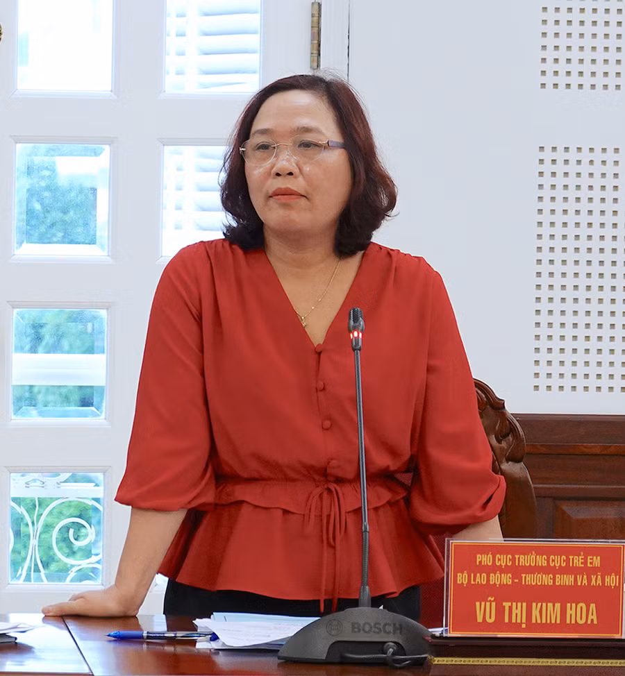 3Phó Cục trưởng Cục Trẻ em (Bộ Lao động-Thương binh và Xã hội) Vũ Thị Kim Hoa trăn trở về tỷ lệ trẻ tử vong do tai nạn đuối nước ở Gia Lai còn khá cao. Ảnh Mộc Trà