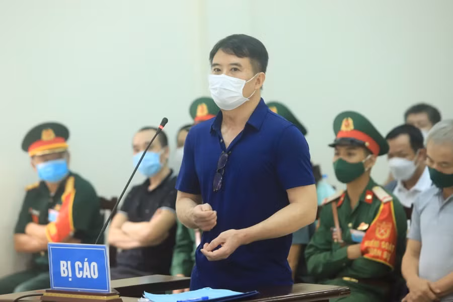 Cựu đại tá Nguyễn Thế Anh tại phiên tòa sơ thẩm hồi giữa tháng 7. Ảnh: Gia Hân