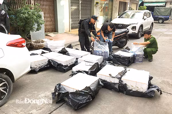 Cơ quan điều tra thu giữ tang vật vụ án. Ảnh nguồn Báo Đồng Nai