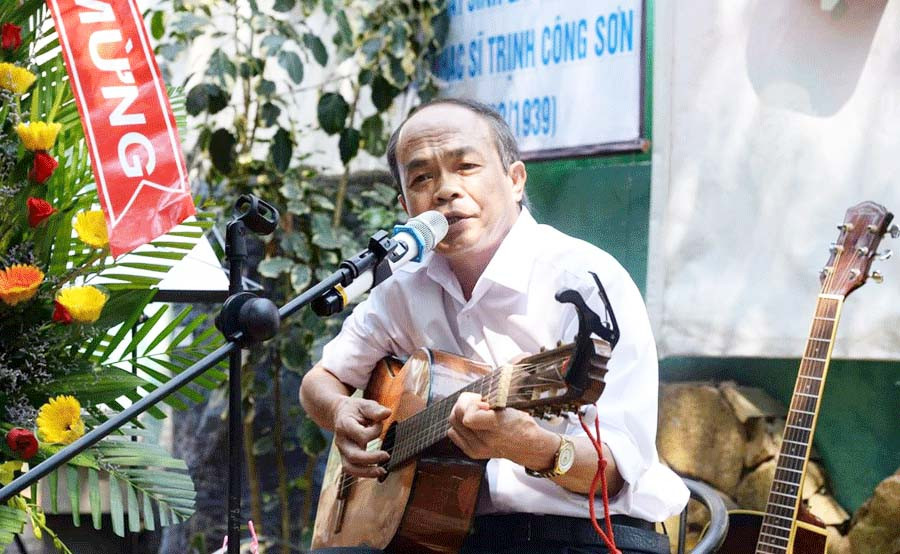 Nhạc sĩ Ngọc Tường trong một lần biểu diễn. Ảnh: Phương Linh Nhạc sĩ Ngọc Tường trong một lần biểu diễn. Ảnh: Phương Linh