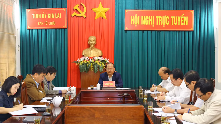  Phó Bí thư Tỉnh ủy Rah Lan Chung chủ trì tại điểm cầu tỉnh Gia Lai. Ảnh: Hoàng Thanh