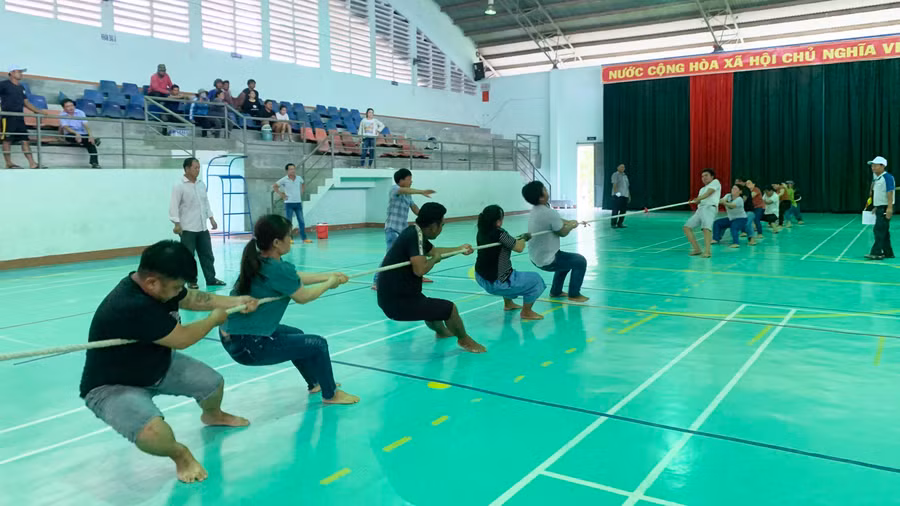 Nội dung kéo co tại hội thao mang đến những trận so tài gay cấn, hấp dẫn. Ảnh: Vũ Chi