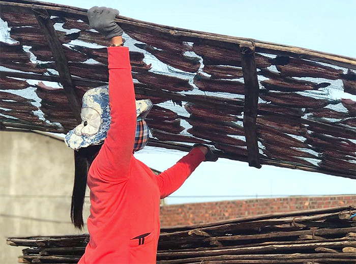 Nghề phơi cá, kéo dài từ tháng 5 đến tháng 10 âm lịch, đã trở thành nguồn thu nhập chính cho nhiều gia đình.