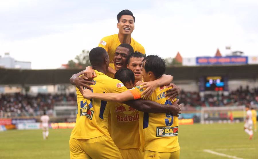 Hoàng Anh Gia Lai tiếp tục thi đấu thăng hoa dưới thời huấn luyện viên Kiatisak. Ảnh: Lê Văn Ngọc