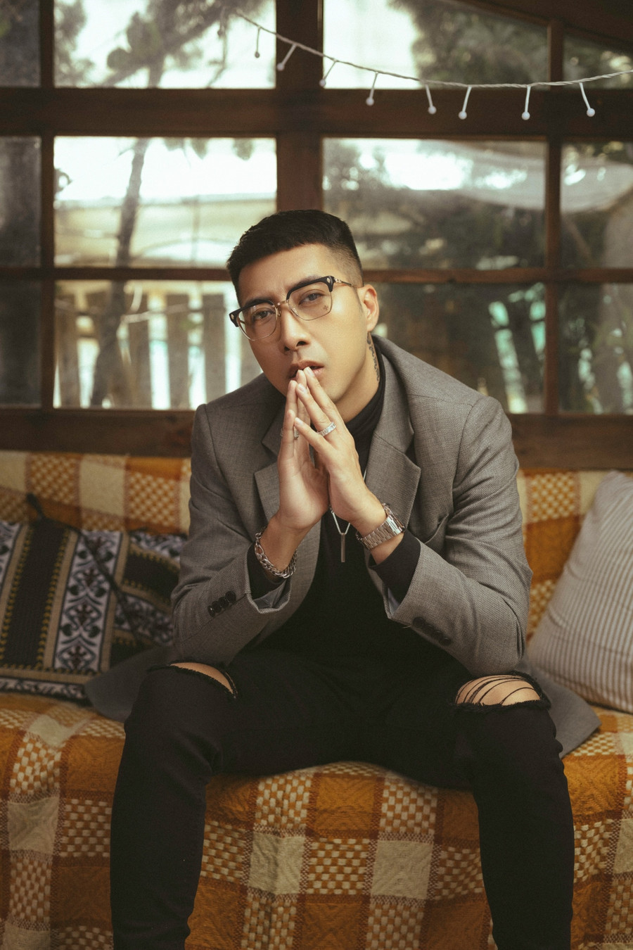 Nam ca sĩ bày tỏ trong từng sản phẩm của mình, anh muốn mang thông điệp của ca khúc chạm tới nhiều khán giả nhất có thể. Ảnh: NVCC