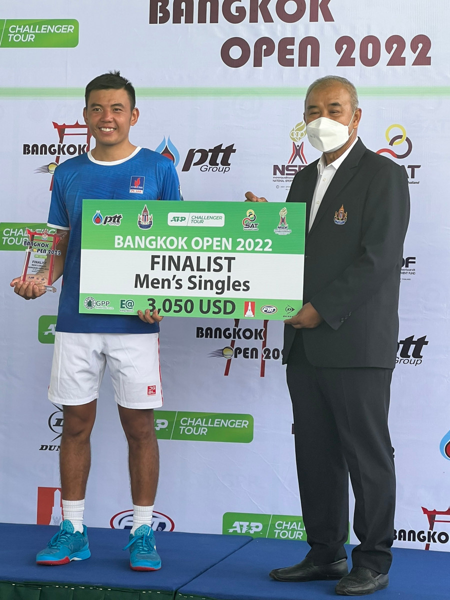Hoàng Nam nhận giải Á quân và tự tin sẽ tiếp tục tấn công vào Grand Slam. Ảnh: NVCC