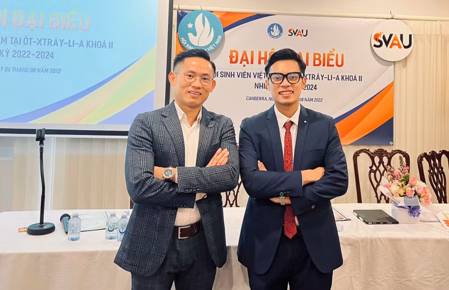 Đạt (phải) và Nguyên Chủ tịch Hội Sinh viên Việt Nam tại Úc. Ảnh: NVCC Đạt (phải) và Nguyên Chủ tịch Hội Sinh viên Việt Nam tại Úc. Ảnh: NVCC