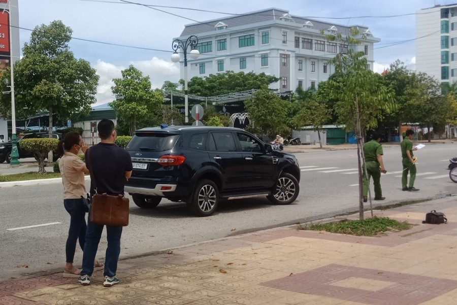 Cơ quan Công an tiến hành thực nghiệm hiện trường vụ tai nạn. Ảnh nguồn VnExpress Cơ quan Công an tiến hành thực nghiệm hiện trường vụ tai nạn. Ảnh nguồn VnExpress