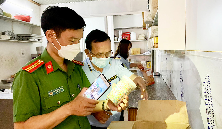  Đoàn liên ngành của tỉnh kiểm tra tại Công ty TNHH một thành viên PCT. Ảnh: Như Nguyện