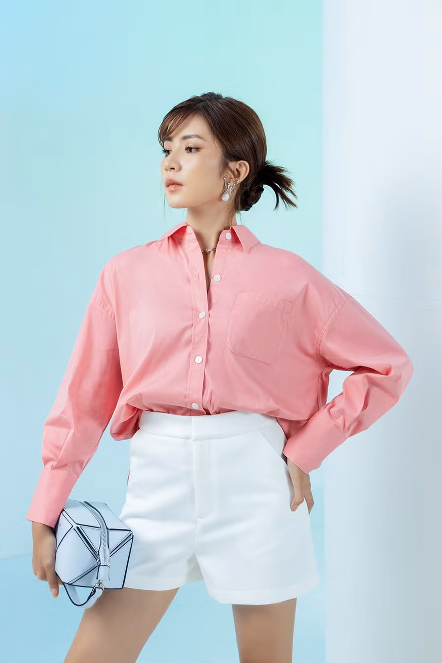 Trong bộ ảnh thời trang hợp tác cùng IVY moda lần này, Ngọc Huyền cho biết cô thực sự quan tâm đến việc xây dựng hình ảnh và làm mới mình để chuẩn bị sẵn sàng cho những dự án sắp tới. Ảnh: Ivy Moda