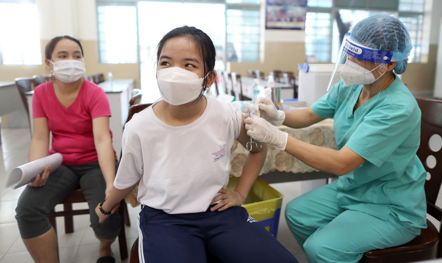 Thành phố Hồ Chí Minh đang quyết liệt triển khai tiêm vắc xin phòng Covid-19 cho trẻ em. Ảnh nguồn TNO