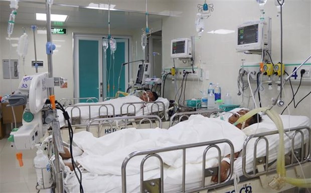 Nhiều bệnh nhân ngộ độc methanol đang được điều trị tích cực tại Bệnh viện Nguyễn Tri Phương, Thành phố Hồ Chí Minh tiên lượng nặng. (Ảnh minh họa: TTXVN phát)