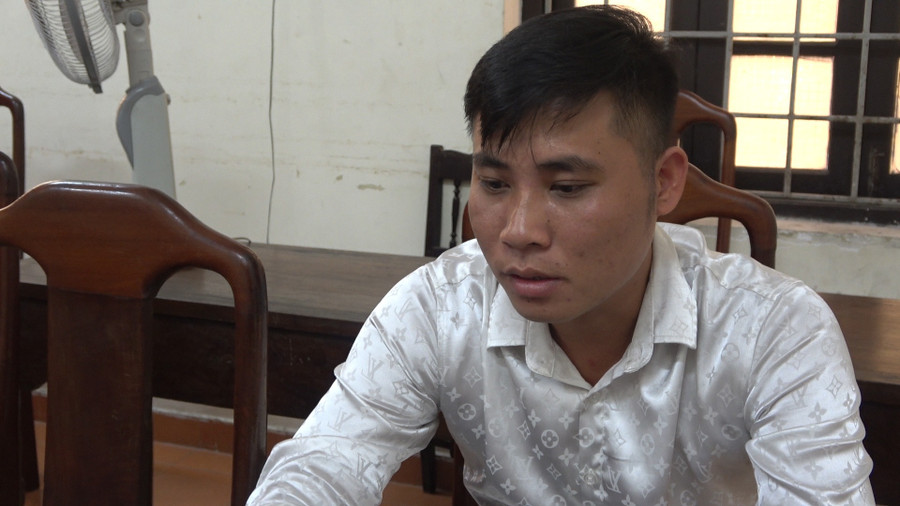 Bùi Sỹ Ích đang bị Cơ quan CSĐT Công an TP.Huế tạm giữ hình sự để tiếp tục củng cố hồ sơ xử lý. Ảnh: Công Quang Bùi Sỹ Ích đang bị Cơ quan CSĐT Công an TP.Huế tạm giữ hình sự để tiếp tục củng cố hồ sơ xử lý. Ảnh: Công Quang