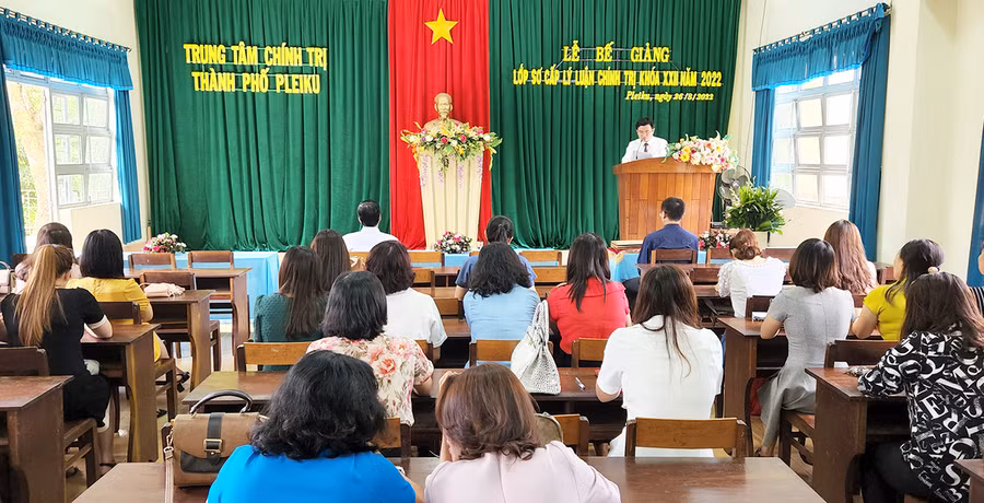  Quang cảnh buổi lễ bế giảng. Ảnh: Bá Bính 