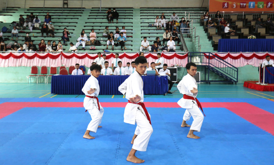 Môn Karate trong chương trình Đại hội TDTT toàn tỉnh lần thứ IX-2022 thu hút hơn 170 VĐV tranh tài. Ảnh: Văn Ngọc