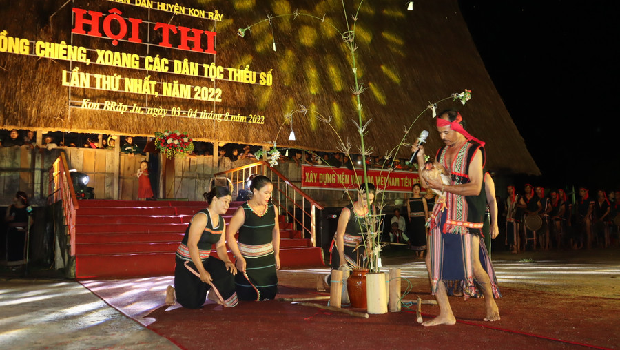 Tái hiện Lễ hội trồng lúa. Ảnh: QĐ