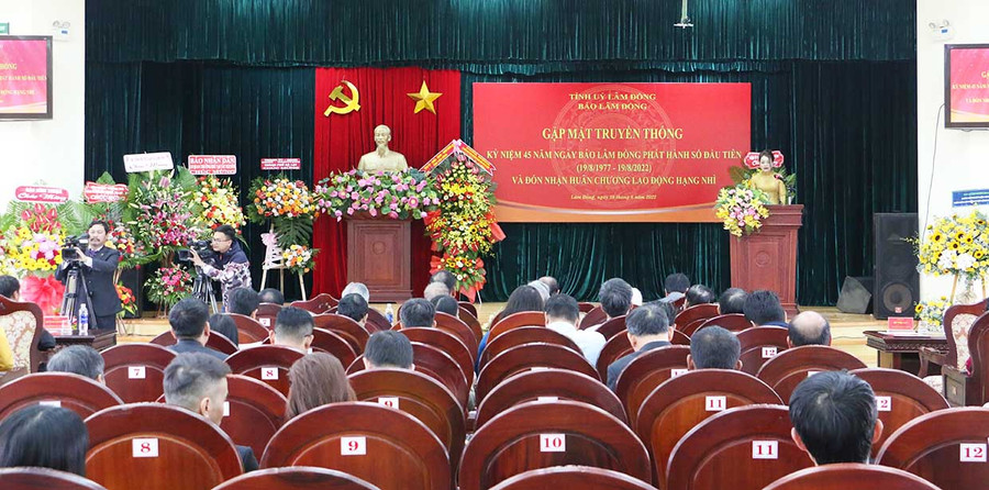 Quang cảnh buổi gặp mặt kỷ niệm 45 năm Ngày phát hành số báo đầu tiên của Báo Lâm Đồng. Ảnh: Quang Tấn Quang cảnh buổi Gặp mặt truyền thống Kỷ niệm 45 năm Ngày Báo Lâm Đồng phát hành số báo đầu tiên. Ảnh: Quang Tấn