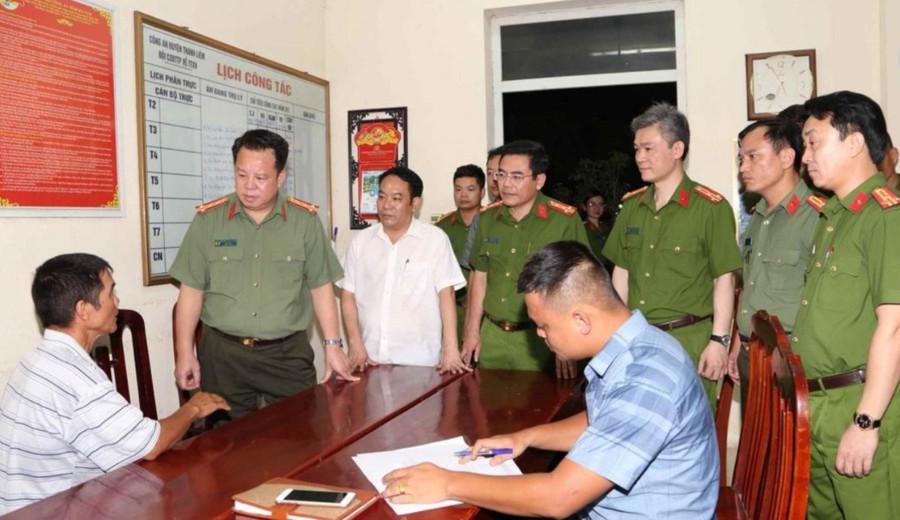 Lãnh đạo Công an tỉnh Hà Nam trực tiếp chỉ đạo đấu tranh, lấy lời khai ban đầu của đối tượng. Ảnh: CA Hà Nam Lãnh đạo Công an tỉnh Hà Nam trực tiếp chỉ đạo đấu tranh, lấy lời khai ban đầu của đối tượng. Ảnh: CA Hà Nam