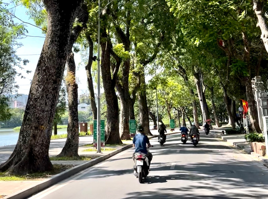 Thiết tiết thủ đô Hà Nội ngày 30-8 nắng nóng, có nơi trên 35 độ C. Ảnh: Phương Vi Thiết tiết Bắc Bộ ngày 30-8 nắng nóng bao trùm. Ảnh: Phương Vi