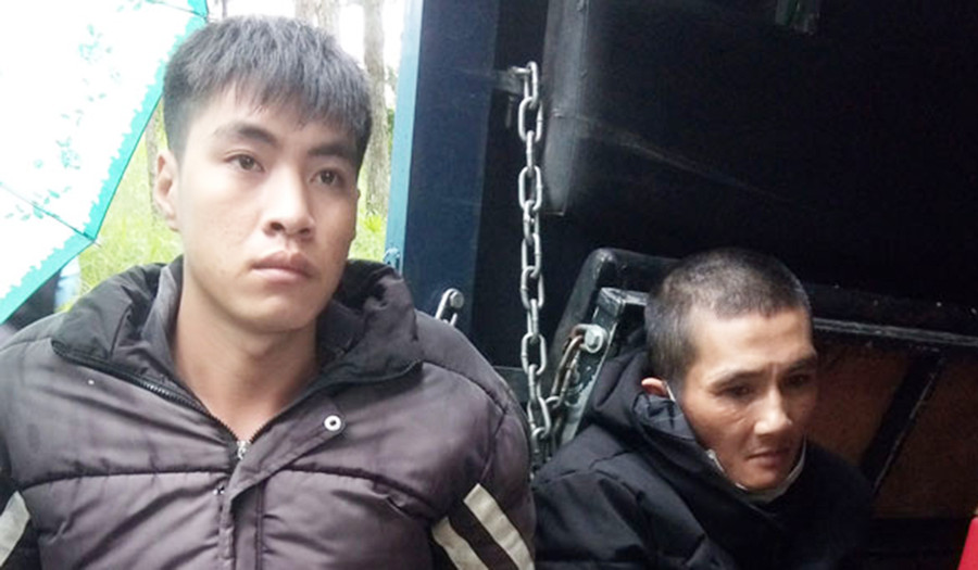  Quách Xuân Bình và Vũ Ngọc Lâm bị bắt giữ. Ảnh: Đ.T/Lâm Đồng online 