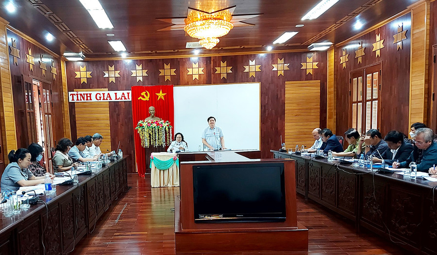  Đoàn giám sát của Thường trực HĐND tỉnh làm việc với 1 số sở, ngành về công tác trồng, quản lý và bảo vệ rừng. Ảnh: Thiên Di