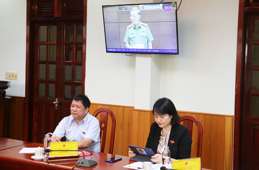 Bộ trưởng Bộ Công an Tô Lâm trả lời chất vấn. Ảnh: Quang Tấn