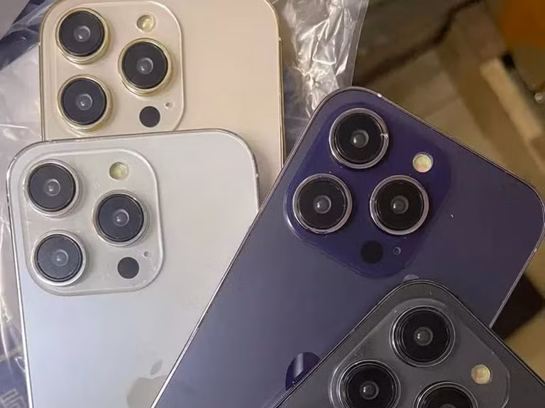  Một mẫu giả iPhone 14 Pro xuất hiện trên mạng Weibo. Ảnh chụp màn hình