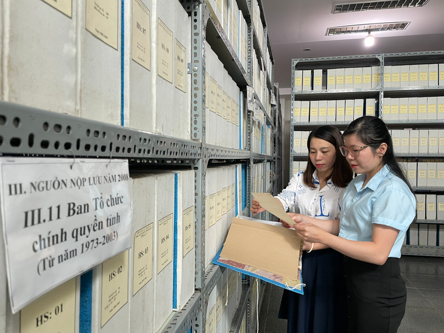 Trung tâm Lưu trữ lịch sử tỉnh hiện đang bảo quản, lưu trữ vĩnh viễn tổng cộng 133.638 hồ sơ, tài liệu. Ảnh: Phương Duyên