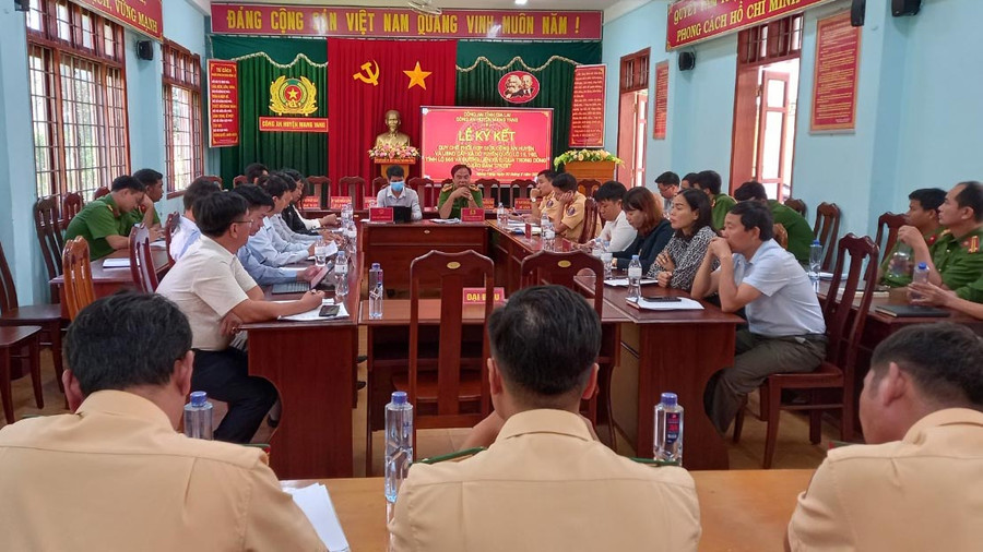 Quang cảnh lễ ký kết. Ảnh: Hà Phương