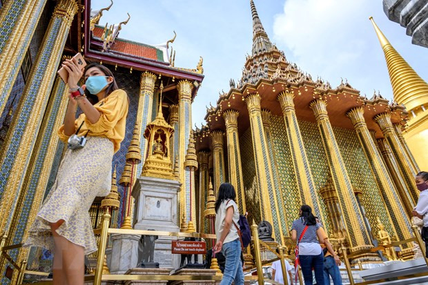 Khách du lịch tại Bangkok, Thái Lan. (Ảnh: AFP/TTXVN) Khách du lịch tại Bangkok, Thái Lan. (Ảnh: AFP/TTXVN)