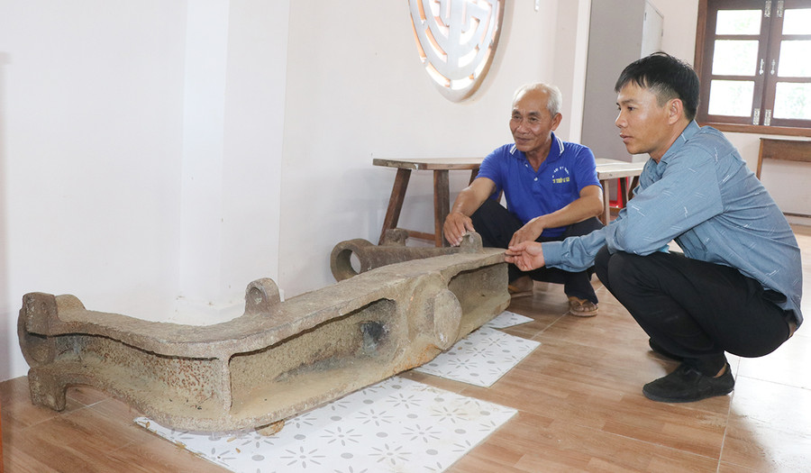 Đế sắt của Xưởng sửa chữa và chế tạo vũ khí Hoàng Hoa Thám được trưng bày tại nhà văn hóa thôn An Điền Bắc, xã Cửu An, thị xã An Khê. Ảnh: An Phát Đế sắt của Xưởng sửa chữa và chế tạo vũ khí Hoàng Hoa Thám được trưng bày tại nhà văn hóa thôn An Điền Bắc, xã Cửu An, thị xã An Khê. Ảnh: An Phát