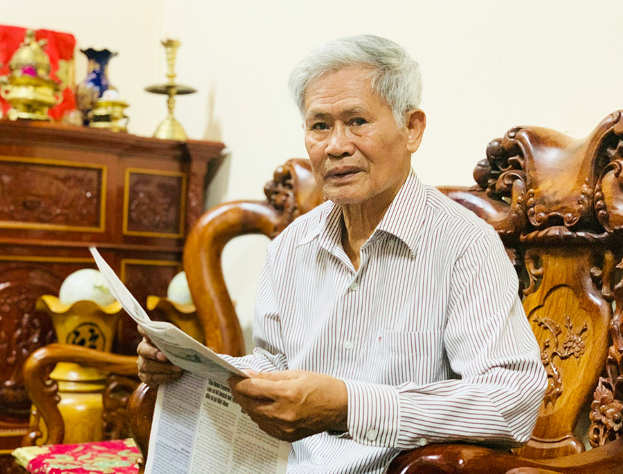  Nay tuổi cao, sức yếu nhưng ông Nguyễn Văn Hòa (tổ 4, phường Hoa Lư, TP. Pleiku) vẫn có nhiều đóng góp tích cực cho các phong trào, hoạt động ở địa phương. Ảnh: Nhật Hào