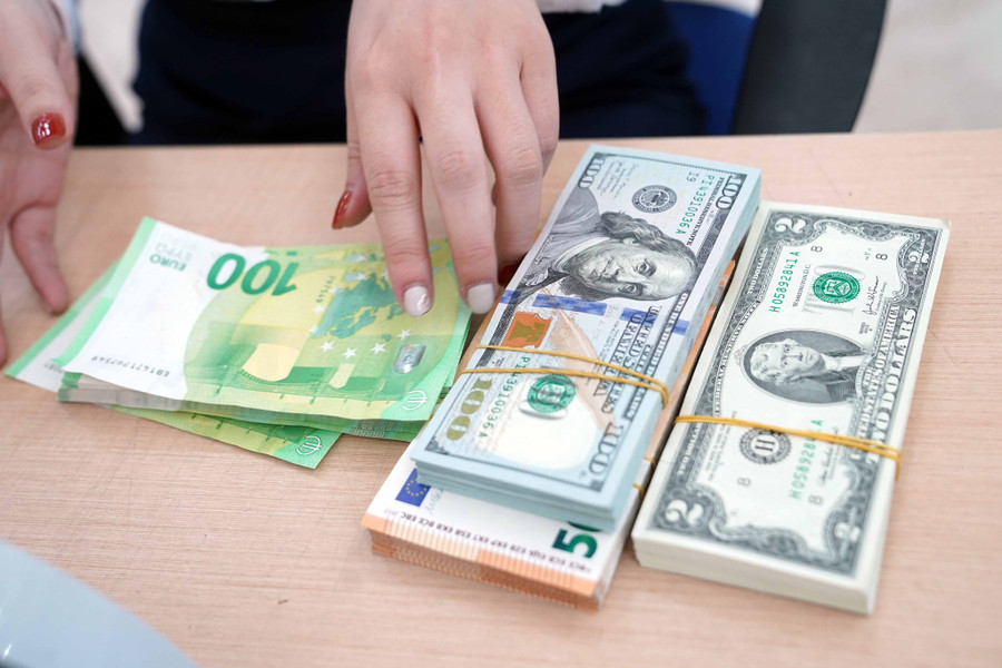 Quy định chuyển tiền ra nước ngoài khá chặt nếu thông qua ngân hàng. Ảnh: Ngọc Thắng Quy định chuyển tiền ra nước ngoài khá chặt nếu thông qua ngân hàng. Ảnh: Ngọc Thắng