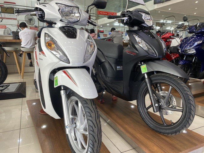 Dù được giảm giá nhưng xe Vision vẫn còn cao hơn giá đề xuất cả chục triệu đồng
