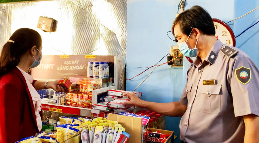 Công tác kiểm tra ATTP trong dịp Tết Trung thu sẽ được triển khai trên toàn tỉnh từ nay đến ngày 13-9-2022. Ảnh: Như Nguyện Công tác kiểm tra ATTP trong dịp Tết Trung thu sẽ được triển khai trên toàn tỉnh từ nay đến ngày 13-9-2022. Ảnh: Như Nguyện