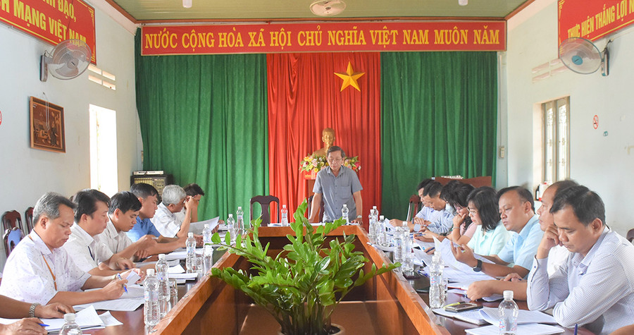 Đoàn giám sát làm việc tại xã Bình Giáo (huyện Chư Prông). Ảnh: Trần Dung  Đoàn giám sát làm việc tại xã Bình Giáo (huyện Chư Prông). Ảnh: Trần Dung