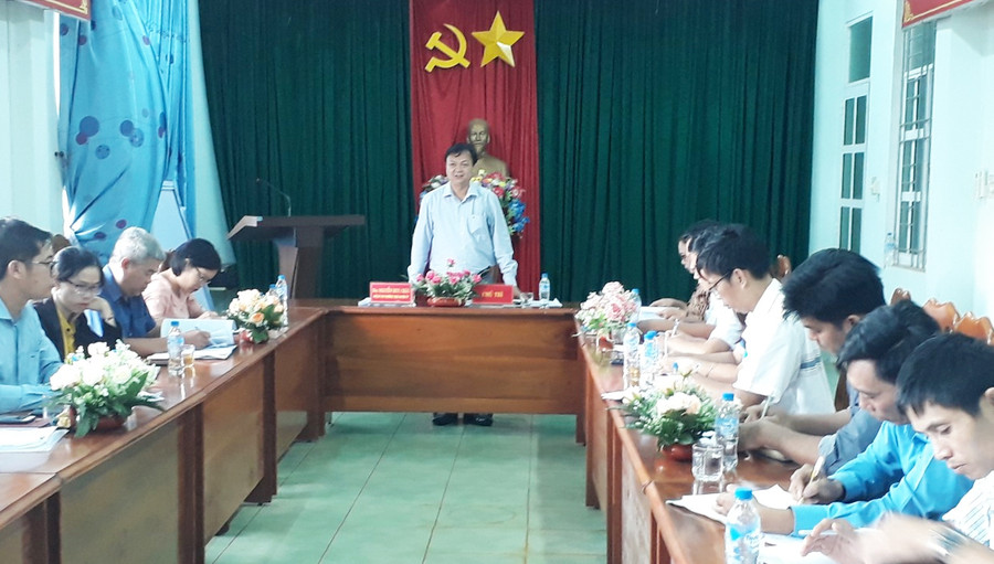 Chư Pưh sơ kết thực hiện chủ trương "Hàng tuần 4 ngày làm việc ở cơ quan, 1 làm việc ở cơ sở" ảnh 1  Quang cảnh hội nghị. Ảnh: Cao Toàn