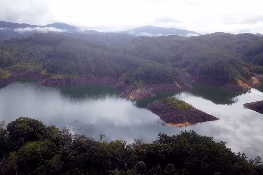 Lòng hồ thuỷ điện Thượng Kon Tum. Ảnh: T.T