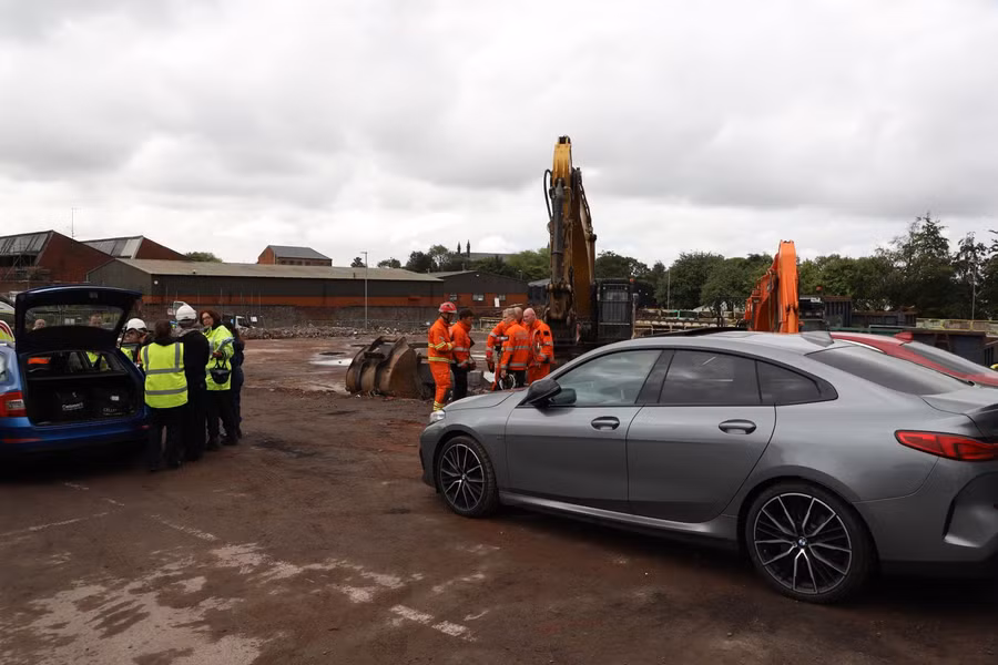 Lực lượng chức năng của Manchester đang làm việc bên trong hiện trường. Ảnh tư liệu: Đình Thư/TTXVN