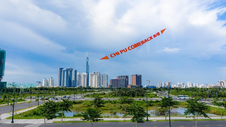 Ê-kíp của Chi Pu cho thả diều thông báo sự trở lại của nữ ca sĩ. Ảnh: NVCC