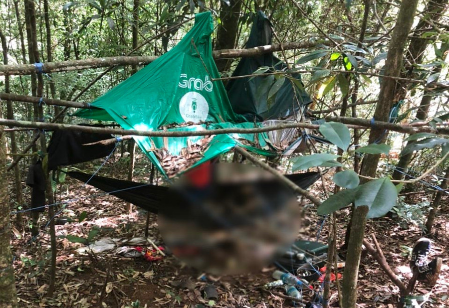 Lán trại dựng tạm nơi phát hiện thi thể 2 nạn nhân. Ảnh: Lê Anh