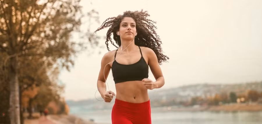 Tỷ lệ tử vong sớm giảm cao nhất ở những người hoạt động vừa phải từ 300 - 600 phút một tuần hoặc hoạt động mạnh mẽ từ 150 - 300 phút một tuần. Ảnh: Shutterstock