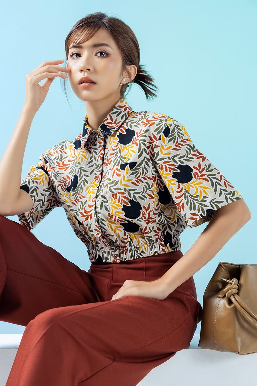 Người đẹp khi thì cá tính chất chơi với gam màu nâu 