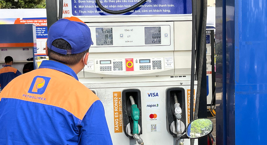Liên Bộ Công thương-Tài chính sẽ điều chỉnh giá xăng dầu trong nước vào ngày mai 22-8. Ảnh: Gia Bảo Liên Bộ Công thương-Tài chính sẽ điều chỉnh giá xăng dầu trong nước vào ngày mai 22-8. Ảnh: Gia Bảo