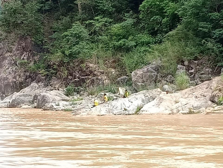 Khu vực lòng hồ thủy điện Sê San 3A có nhiều điểm câu cá lý tưởng. Ảnh: Lê Anh Khu vực lòng hồ thủy điện Sê San 3A có nhiều điểm câu lý tưởng. Ảnh: Lê Anh