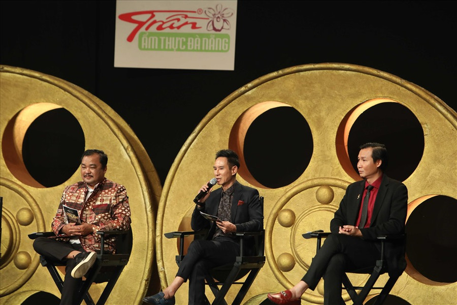 Lý Hải nhận xét. Ảnh: NSCC.