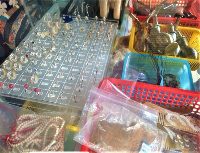 Đủ loại trang sức được giới thiệu làm từ ngà voi