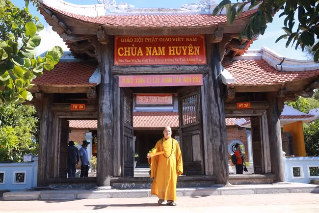 Chùa Nam Huyên trên đảo Nam Yết, huyện đảo Trường Sa, tỉnh Khánh Hòa được tôn tạo từ hơn 20 năm trước. Ảnh: Bình Nguyên