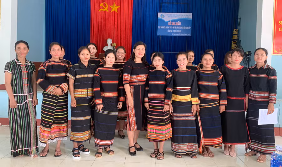  Các thành viên Câu lạc bộ ra mắt tại buổi lễ. Ảnh: Vũ Chi